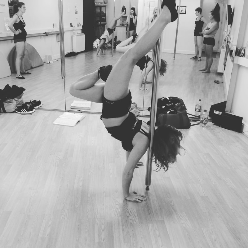 Bow and Arrow Handstand
